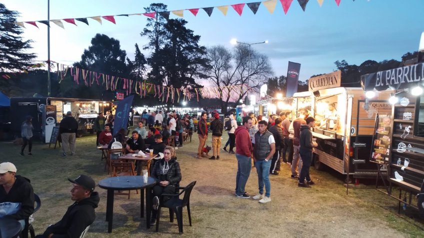 Continúa la fiesta de la cerveza en la Isla del Lago
